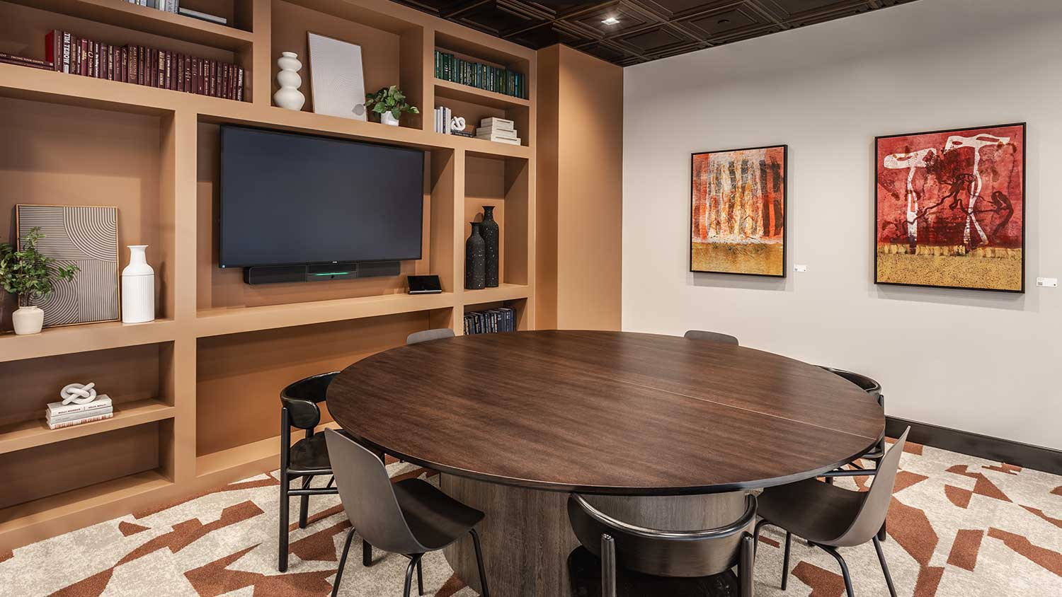 91 West - interior room